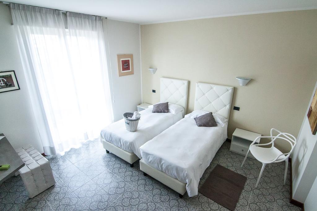 Hotel Le Vigne Di Corvino Casteggio エクステリア 写真