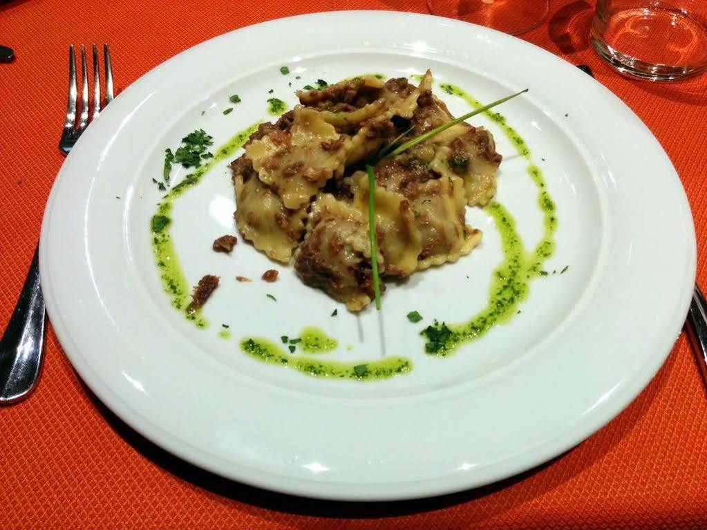 Hotel Le Vigne Di Corvino Casteggio エクステリア 写真