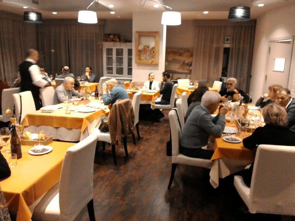 Hotel Le Vigne Di Corvino Casteggio エクステリア 写真