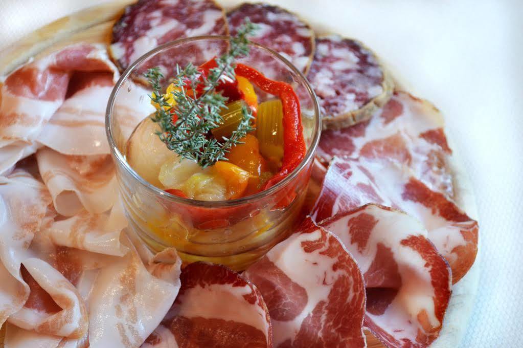 Hotel Le Vigne Di Corvino Casteggio エクステリア 写真